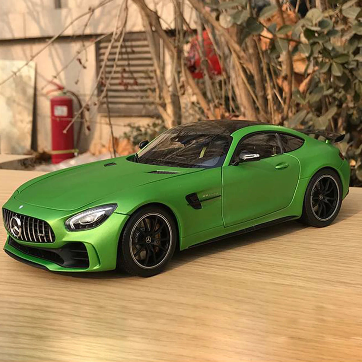 1:18 Mercedes-AMG GTR Diecast Alloy Model Car – Lights & Sound